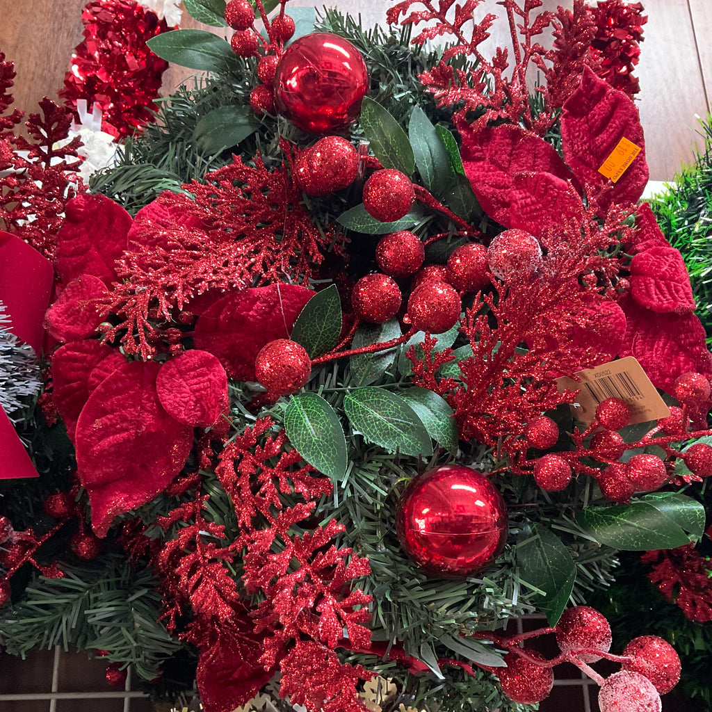 BERRY POINTSETTIA WREATH